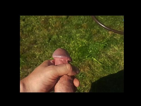 ❤️ O bunăciune fierbinte își face sex cu păsărica roz și ejaculează cu un squirt într-o grădină de vară at ro.freepornhdonlinegay.ru ️❤