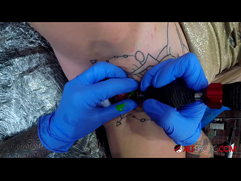 ❤️ Sully Savage, o bunăciune extrem de tatuată, și-a făcut un tatuaj pe clitorisul ei at ro.freepornhdonlinegay.ru ️❤